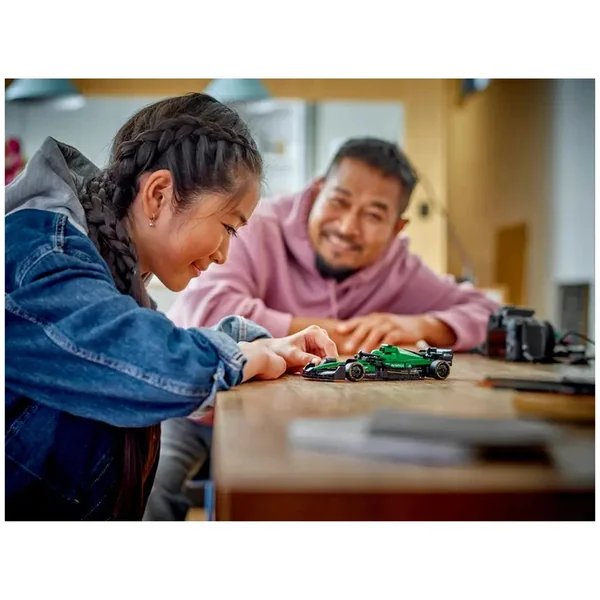 Lego - Speed Champions - Aston Martin Aramco F1 AMR24 Race Car - Construction Set Toys