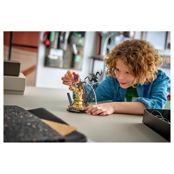 LEGO - Super Heroes - Epic Battle: Spider-Man vs. Sandman - Construction Set Toys - 76334