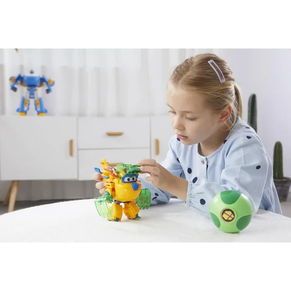 SUPER WINGS - 1 FIGURINE TRANSFORMING SAISON 6 + 1 SUPER BALLE